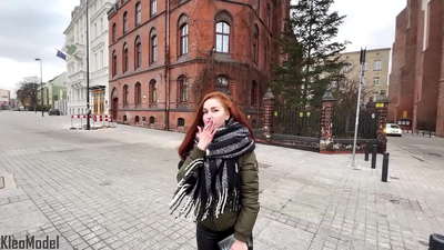 ප්රසිද්ධ පිකප්: රූමත් ගැහැණු ළමයෙක් iPhone එකකට කෙලවාගෙන ඇගේ පුකේ හිරිවැටෙයි. ක්ලියෝ මොඩල්